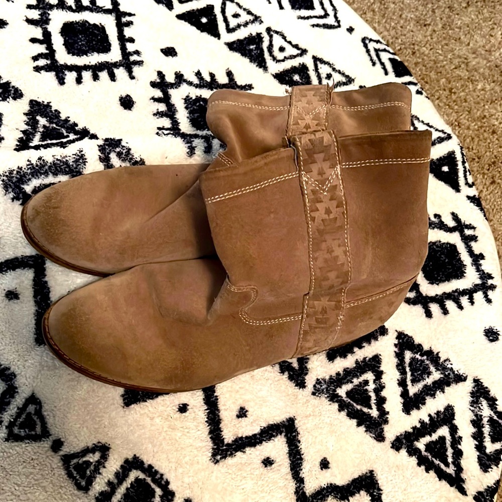 Tan toms Boots